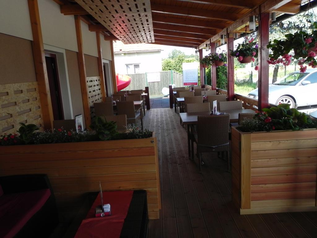 Motel Majolka Птуй Экстерьер фото