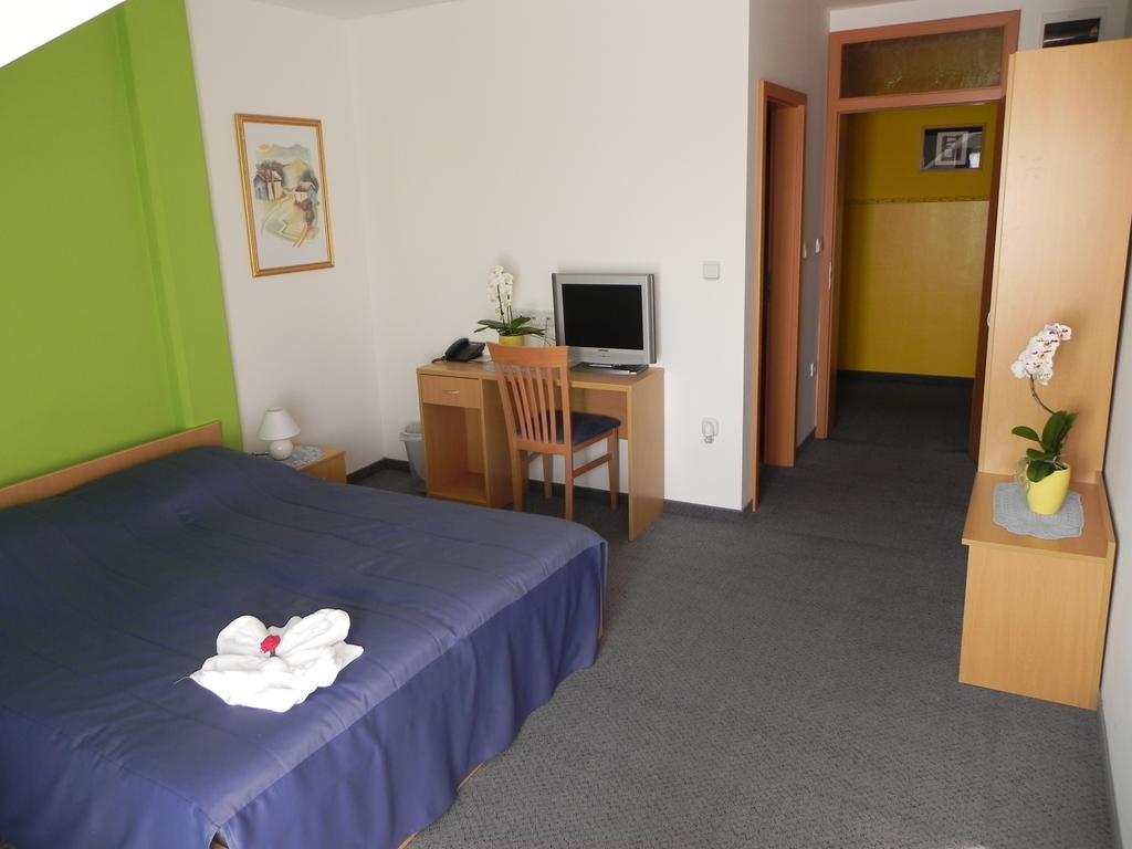 Motel Majolka Птуй Экстерьер фото