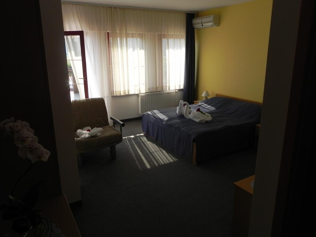 Motel Majolka Птуй Экстерьер фото